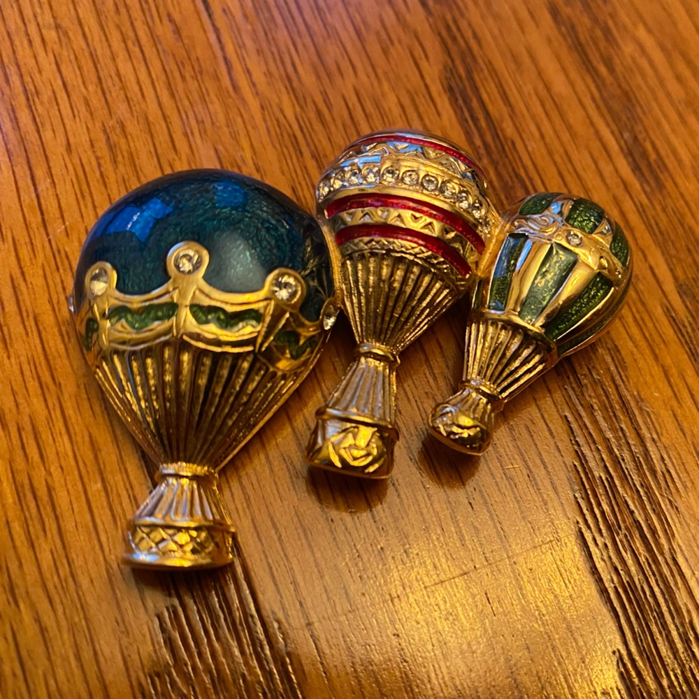 Colorful Bob Mackie Signed Hot Air Balloon Brooch Wearable Art